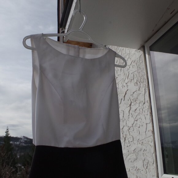 Beautiful Elegant Black & White Prom Dress Size Four - Picture 6 of 8